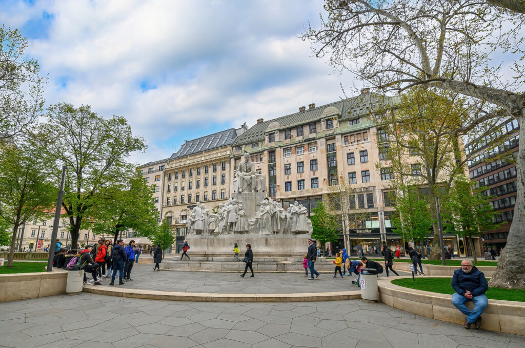 piazza Vörösmarty tér